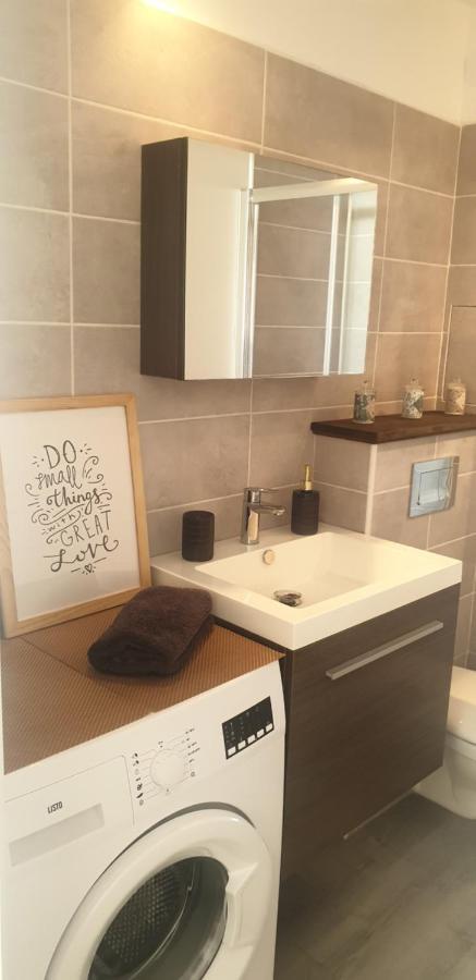 Cosy T2 Refait A Neuf Climatise, Vue Avec Terrasse Et Jardin, Wifi Piscine Tennis Et Parking * Sete